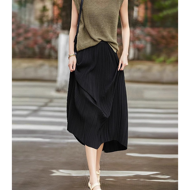 今年流行黑色高腰半身裙