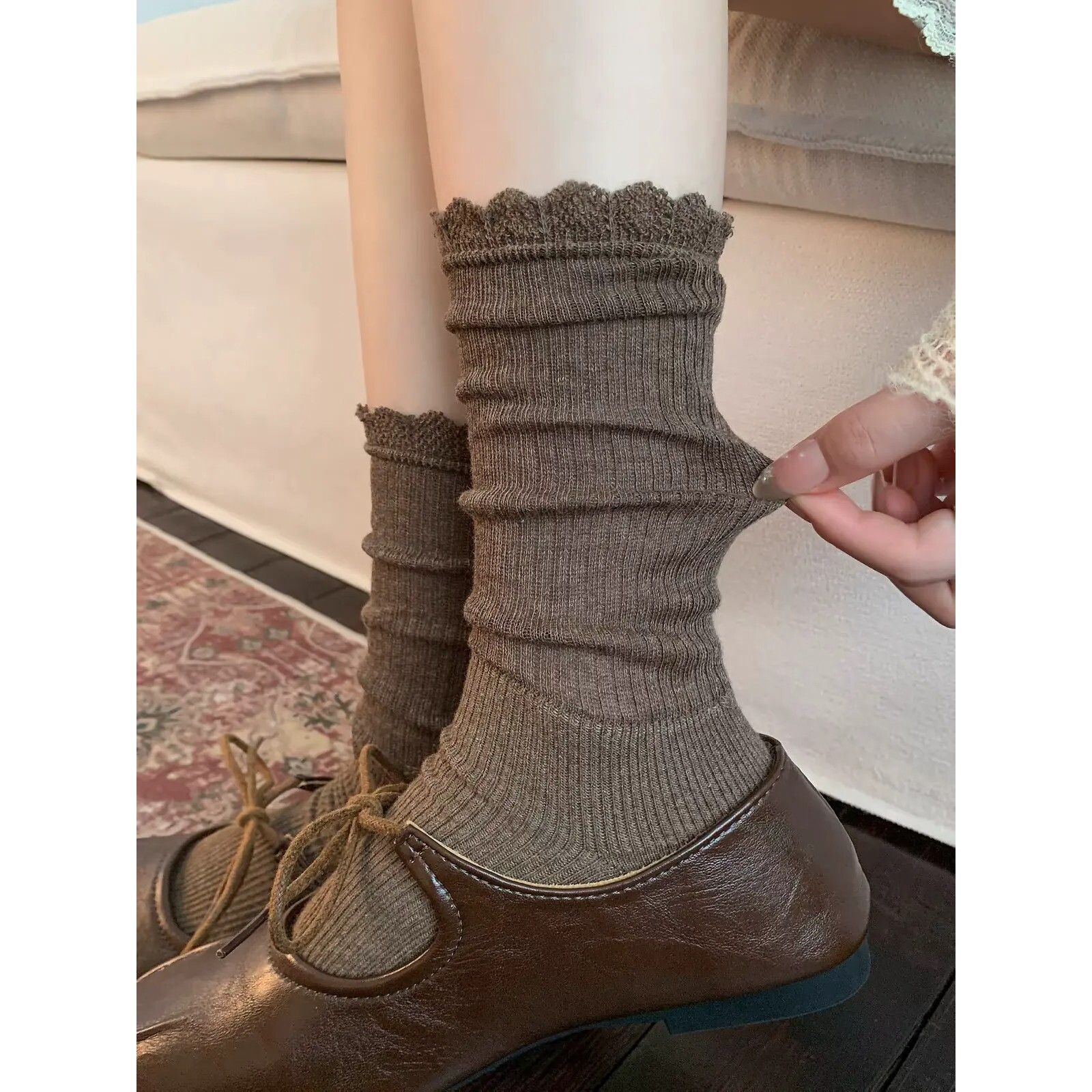 咖色美拉德袜子女秋季花边中筒袜甜美堆堆袜日系百搭长袜配小皮鞋