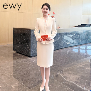 高级感演出制服职业套装高端白色西装套装外套女小香风百搭穿搭