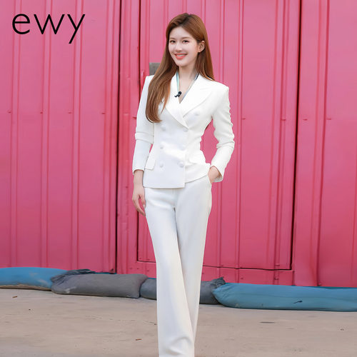 赵露思白色西装套装女职业正装