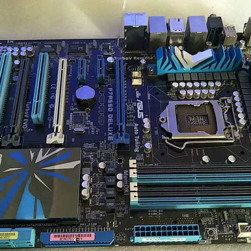 /P7P55D Deluxe DDR3内存 P55全固态独显大板 19项供电议价