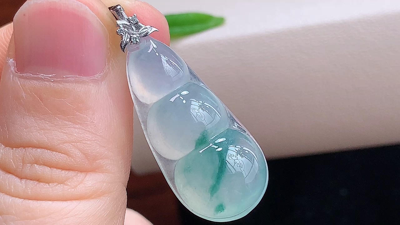 冰种飘花翡翠福豆吊坠 18K金镶嵌冰润饱满四季豆挂件 缅甸玉豆子