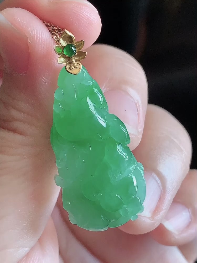 飘阳绿翡翠白菜吊坠 18K金镶缅甸玉百财挂件 天然A货阳绿白菜挂坠