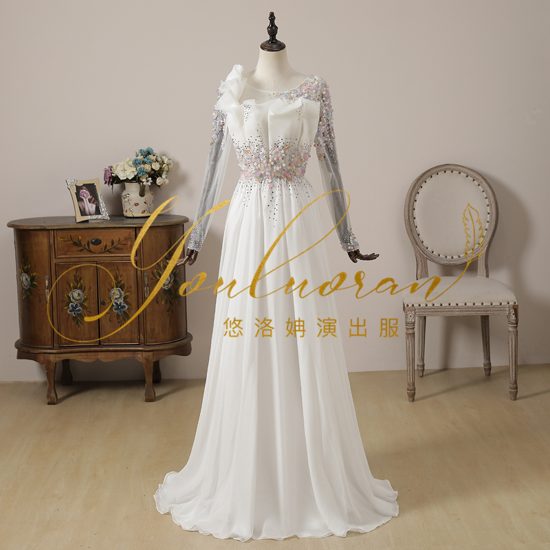 实拍声乐独唱主持人高腰长裙礼服