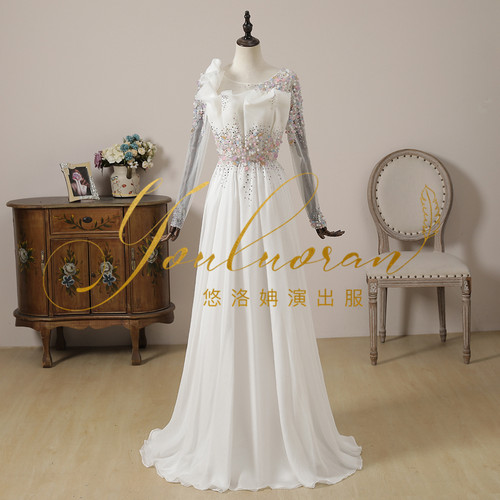 实拍声乐独唱主持人高腰长裙礼服