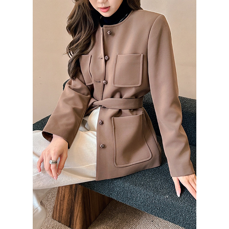 率性气质短款外套女简约翻领纽扣点缀挺括面料显瘦不臃肿日常通勤,女装/女士精品,短外套,淘宝优惠券,粉丝福利购,淘宝优惠卷