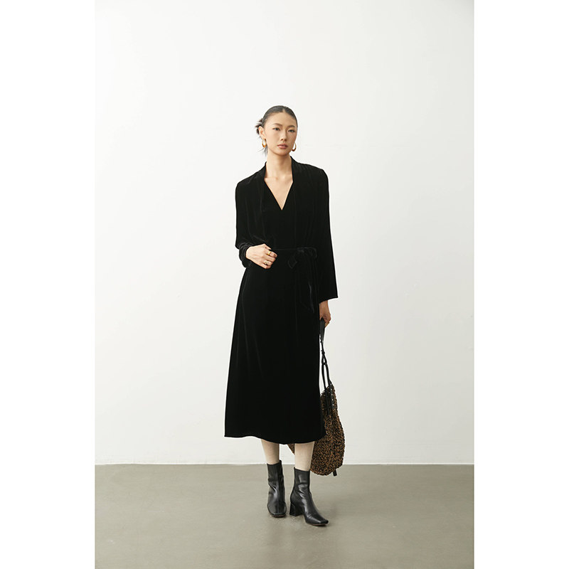 法式优雅小v领丝绒裙