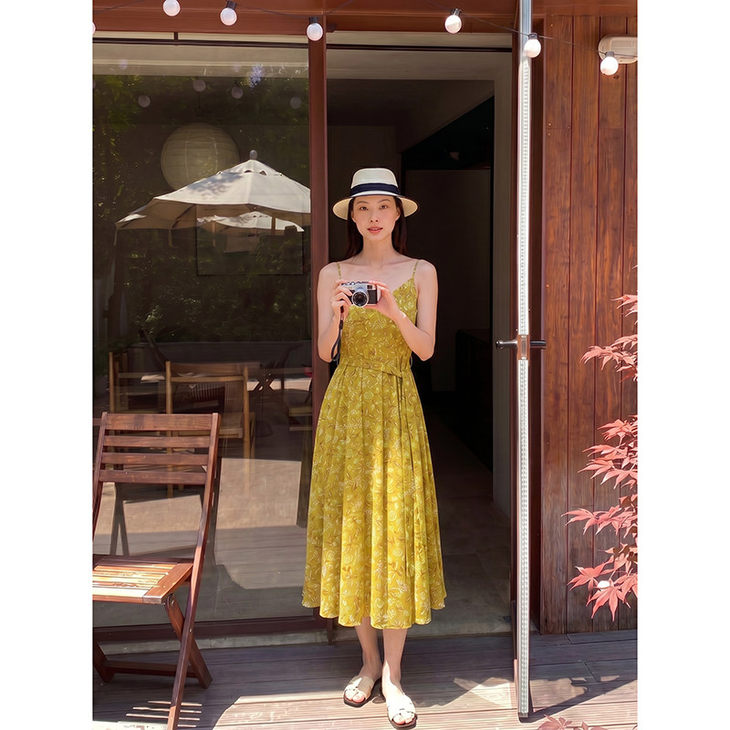 夏季清新柠檬印花桑蚕丝吊带连衣裙法式温柔真丝收腰显瘦度假长裙