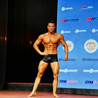 CBBA新规则男子健身模特比赛裤标准赛服弹力紧身单色亮面平角裤