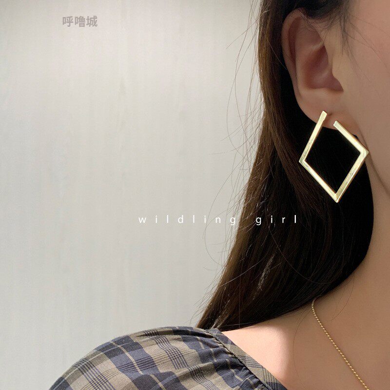 GEOMETRIC CUTOUT SQUARE EARRINGS WOMENS SUMMER 2022 NEW TRENDY EUROPEAN AND AMERICAN PERSONALITY STUDS FASHION HIGH-END EARRINGS