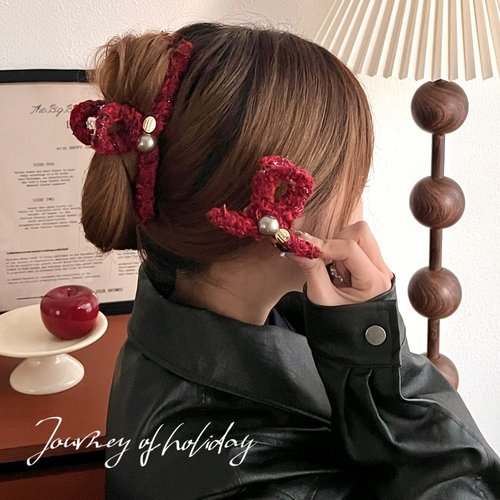 冬季红色系毛绒抓夹圣诞新年高颜值鲨鱼夹少女小香风后脑勺盘发夹