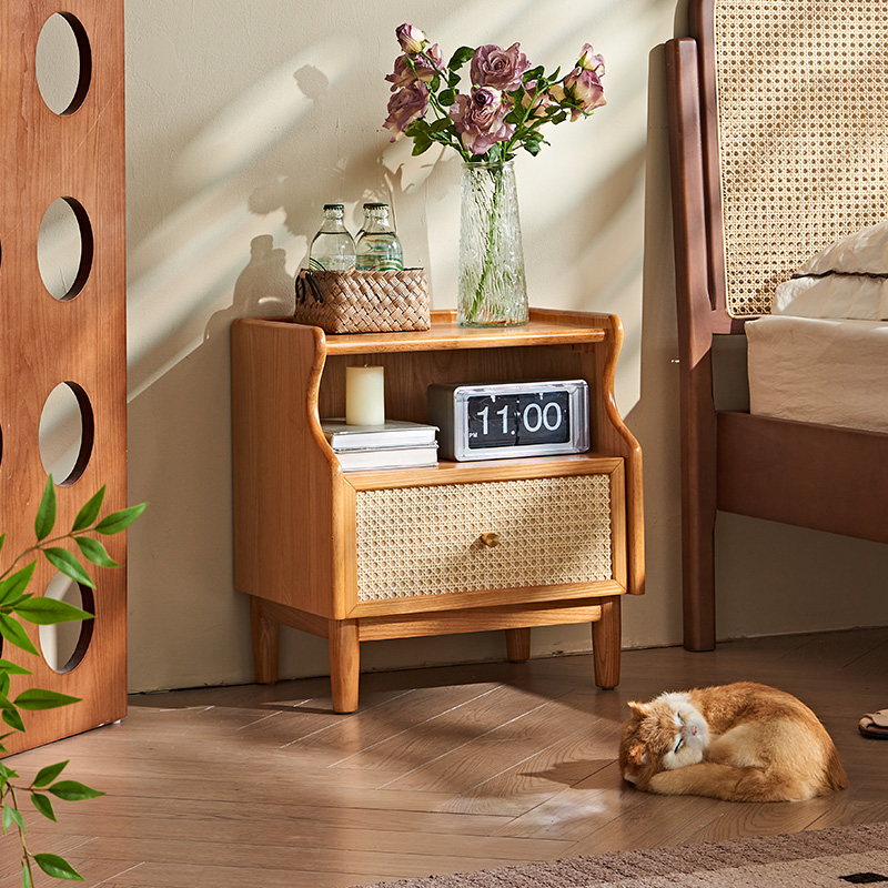 北欧实木小户型床头柜