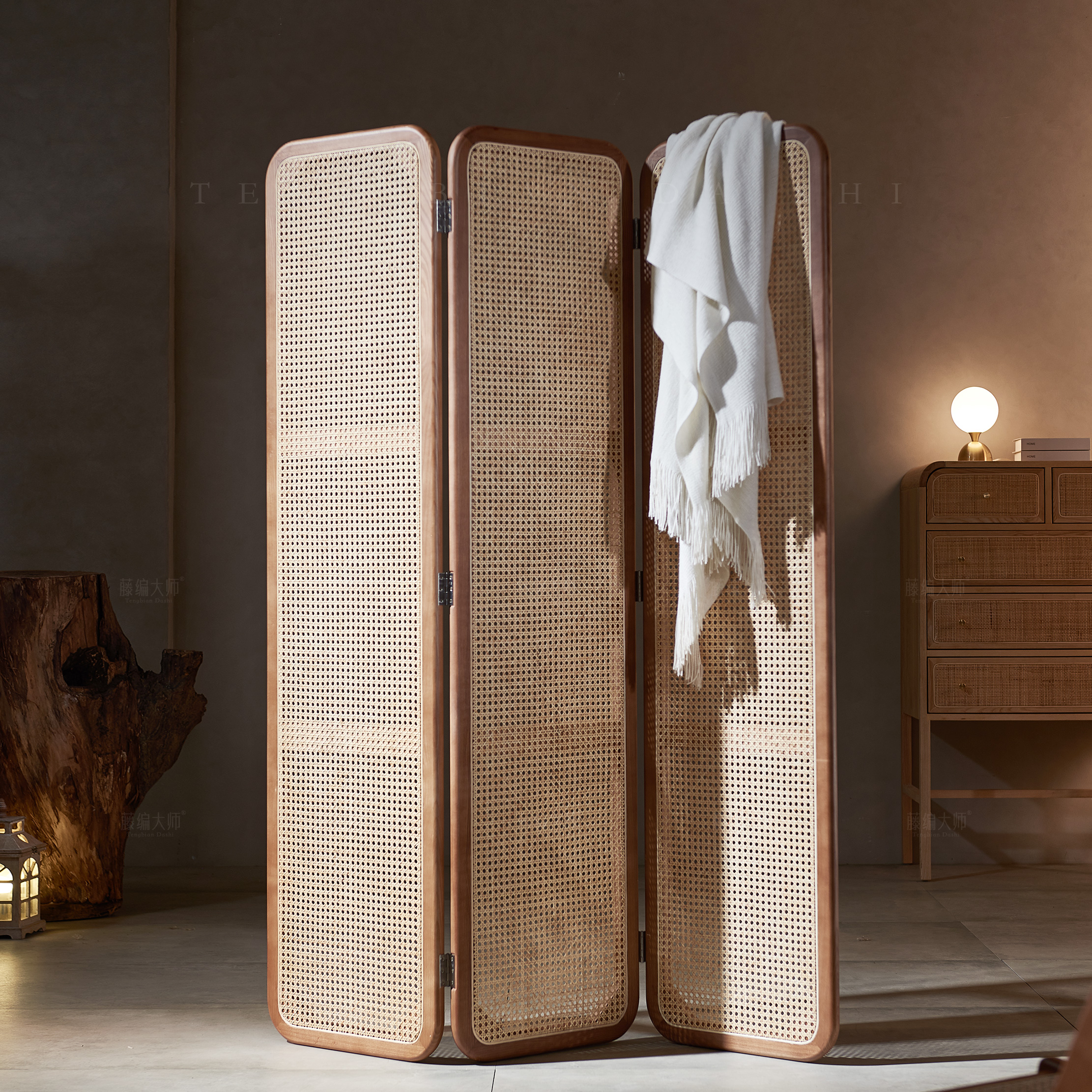 侘寂风实木藤编隔断屏风