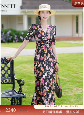 LK BENNETT黑色印花连衣裙2025年夏季新款v领抽褶收腰显瘦碎花长
