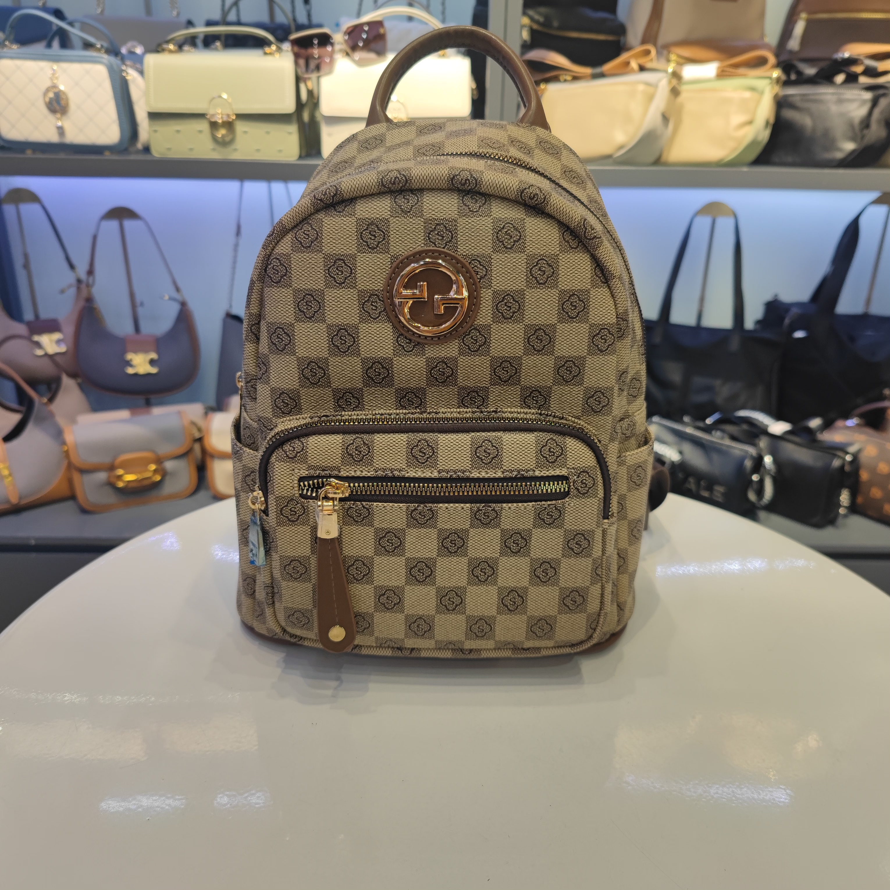 简约多隔层防水耐磨损双肩背包