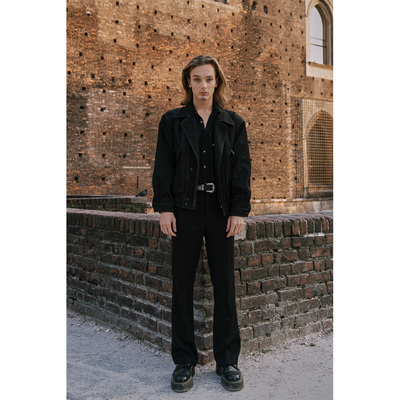 两穿翻领肩垫宽廓明线夹克