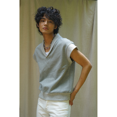 针织青果领拼色马甲背心