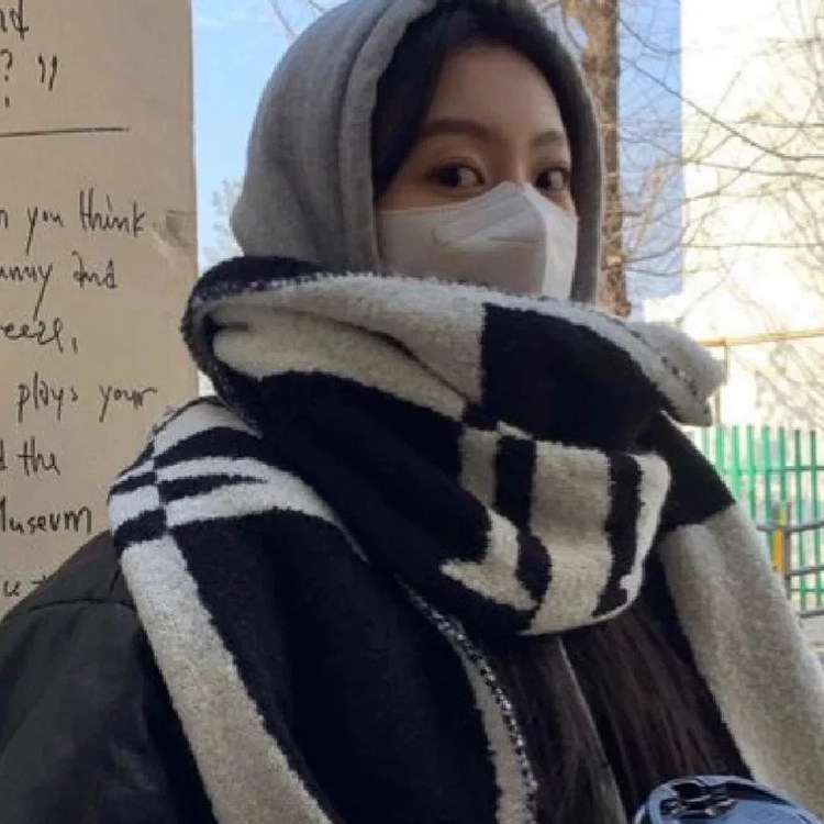 宁艺卓同款围巾棋盘格披肩围脖