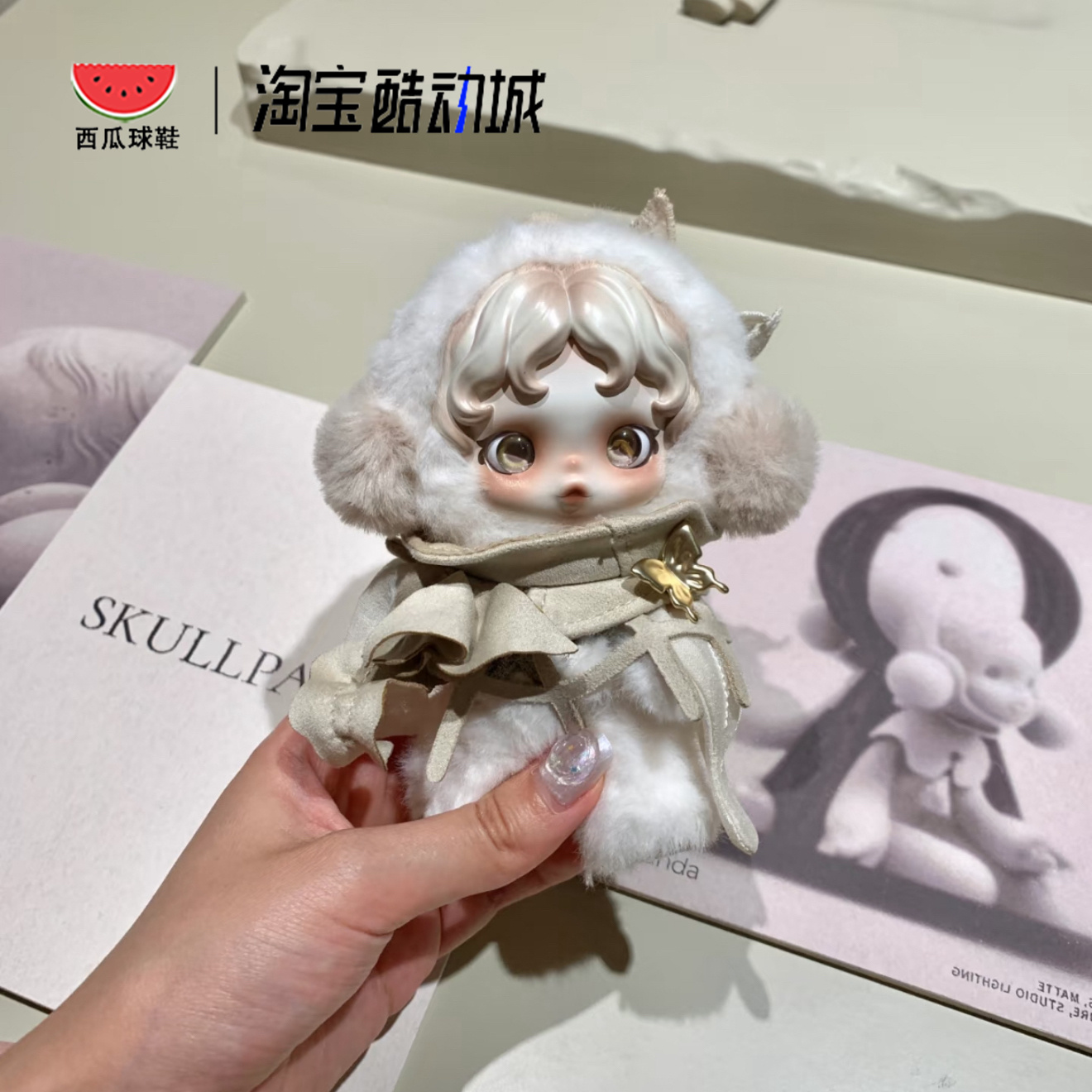泡泡玛特SP围与困毛绒公仔吊卡