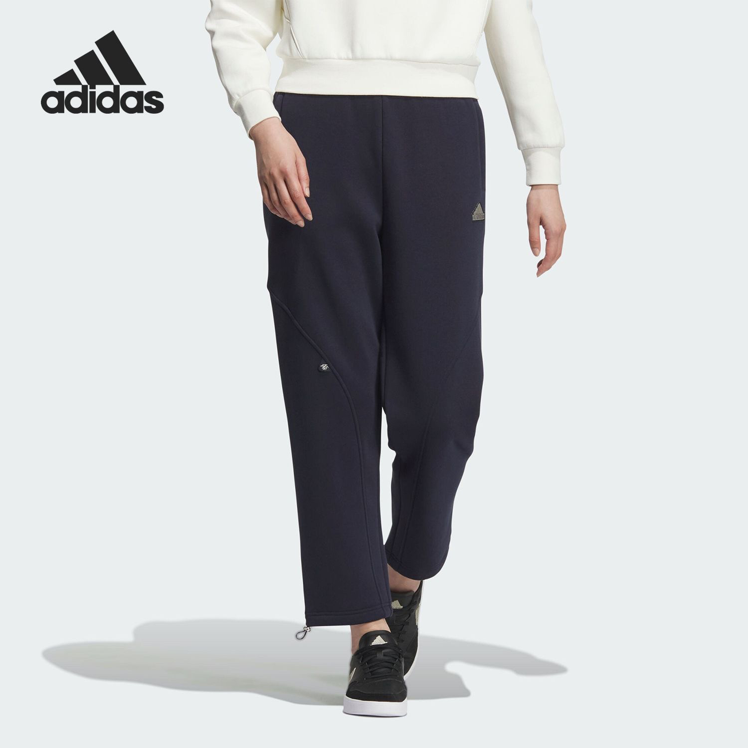 Adidas 舒适百搭时尚宽松加绒运动休闲裤女款 JJ3572