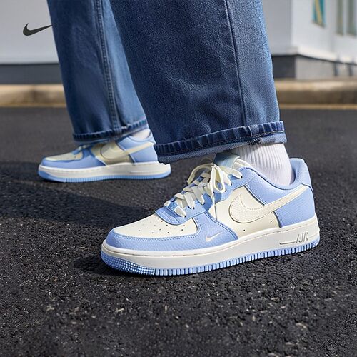 耐克AF1女低帮浅蓝新款板鞋