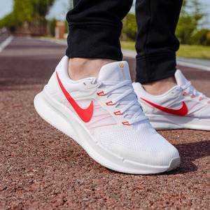 Nike耐克飞线运动鞋男Run Swift 3低帮耐磨缓震跑步鞋 DR2695