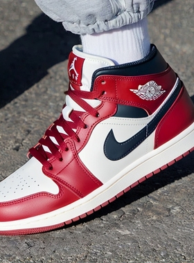 nike耐克男子轻便AJ1板鞋冬季平底中帮缓震运动鞋JORDAN DQ8426