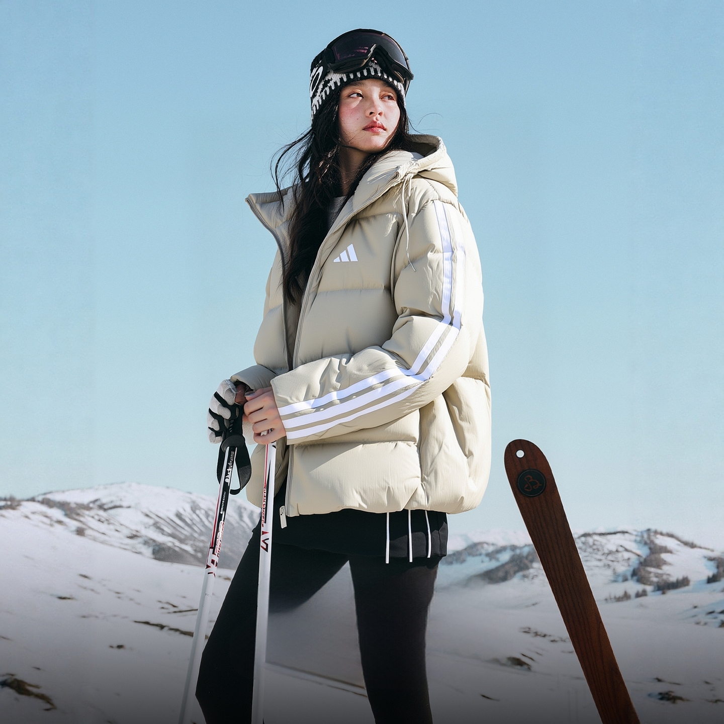 Adidas阿迪达斯羽绒服女装25秋冬新款运动保暖连帽夹克外套KH3979