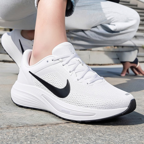 Nike耐克男跑步鞋网面透气轻盈