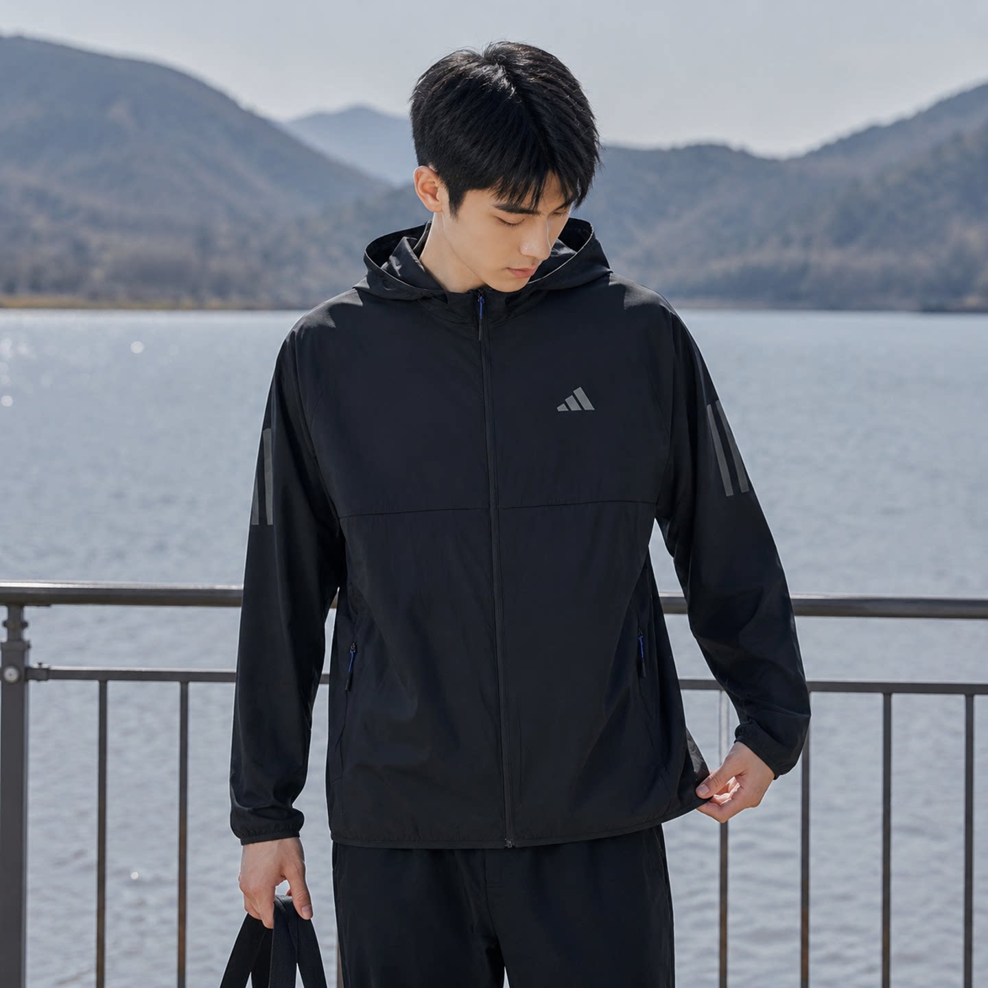 阿迪达斯男款梭织连帽夹克外套2026秋季新款休闲上衣运动服KY1854图片