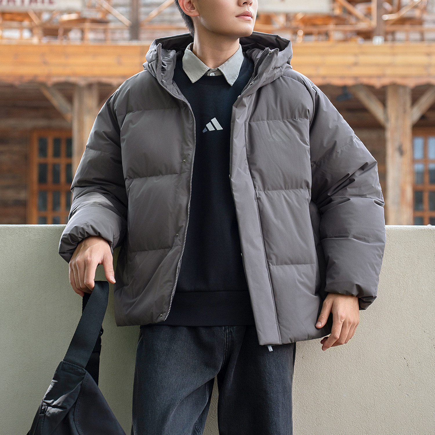 阿迪达斯男士运动服2026冬季保暖鸭绒连帽羽绒服户外休闲防风外套