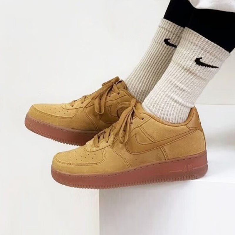 耐克女鞋Nike Air Force 1 AF1小麦色空军一号低帮板鞋BQ5485-700-封面