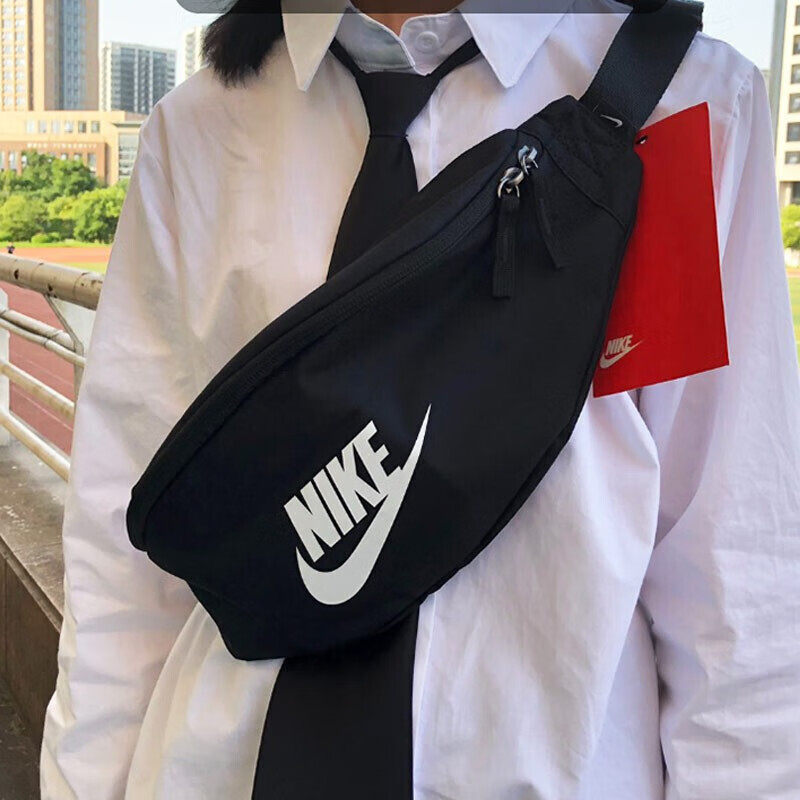 耐克男包女包26新款情侣包运动黑色户外旅行骑行腰包斜挎包单肩包