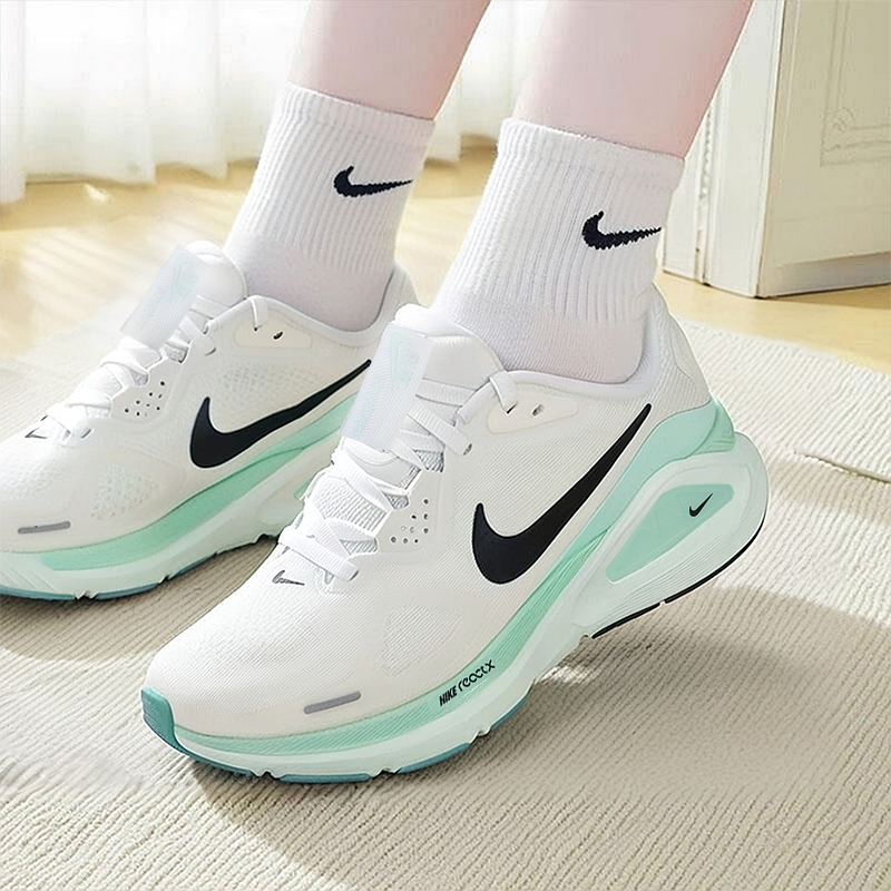 耐克女子冬季新款跑步鞋