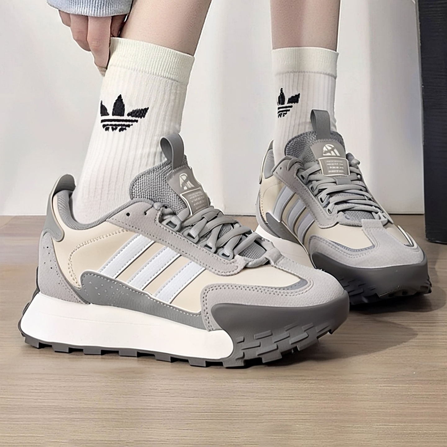 Adidas阿迪达斯跑步鞋男女鞋2025冬新款轻便减震运动鞋复古休闲鞋
