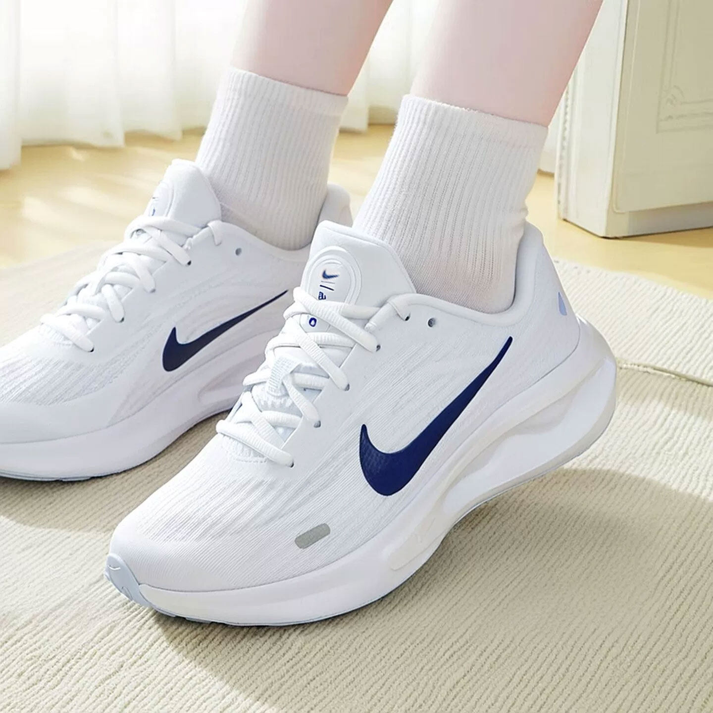 NIKE耐克女鞋JOURNEY RUN新款白蓝色跑步鞋透气休闲运动鞋FJ7765