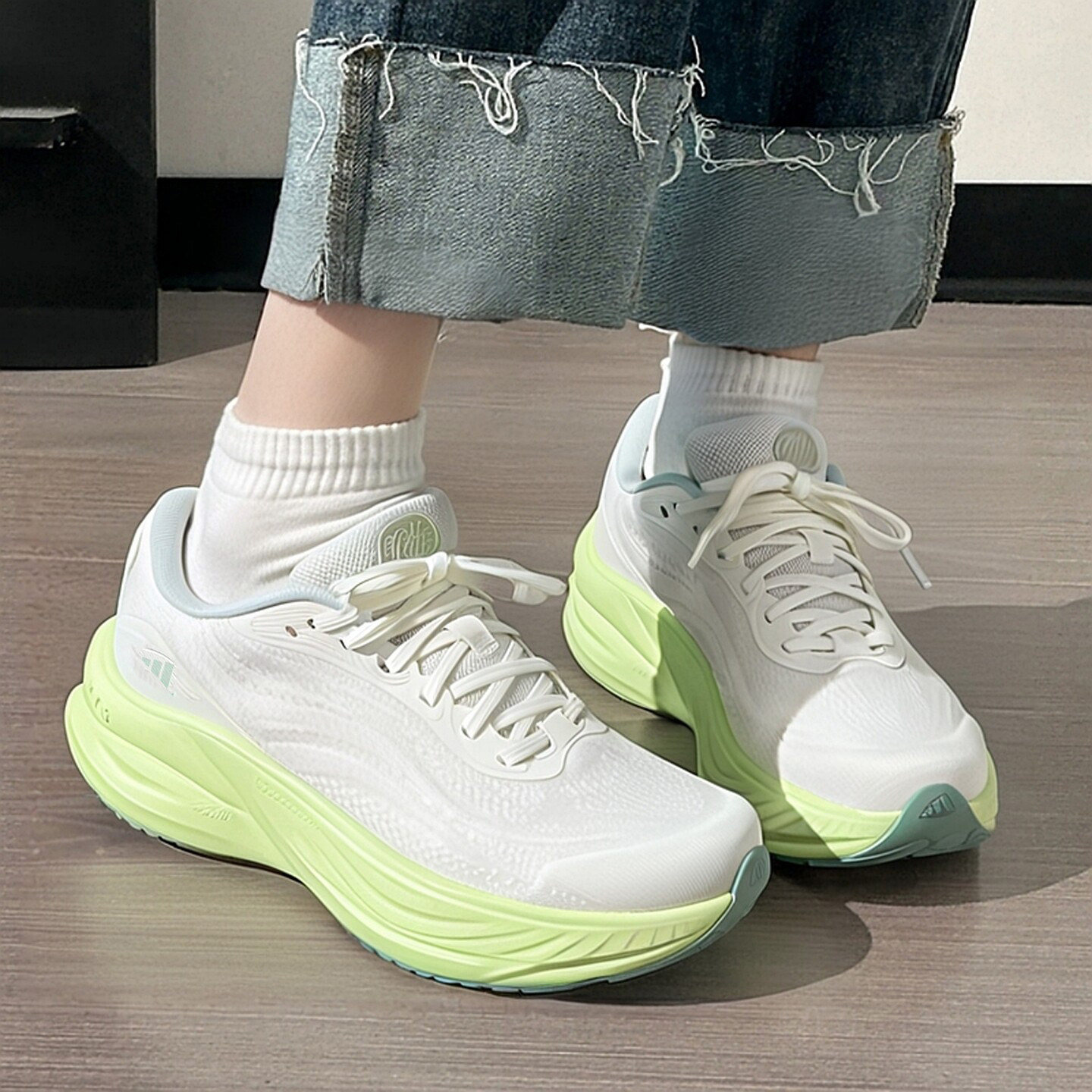 Adidas阿迪达斯休闲鞋女鞋2026跑步鞋运动鞋轻便通勤出行慢跑鞋子