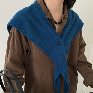 100%绵羊毛~轻奢纯色针织披肩外搭叠穿纽扣尖角减龄女百搭三角巾