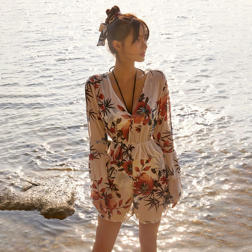 2024新款游泳衣女分体式三件套遮肚显瘦聚拢小胸韩国ins风泡温泉