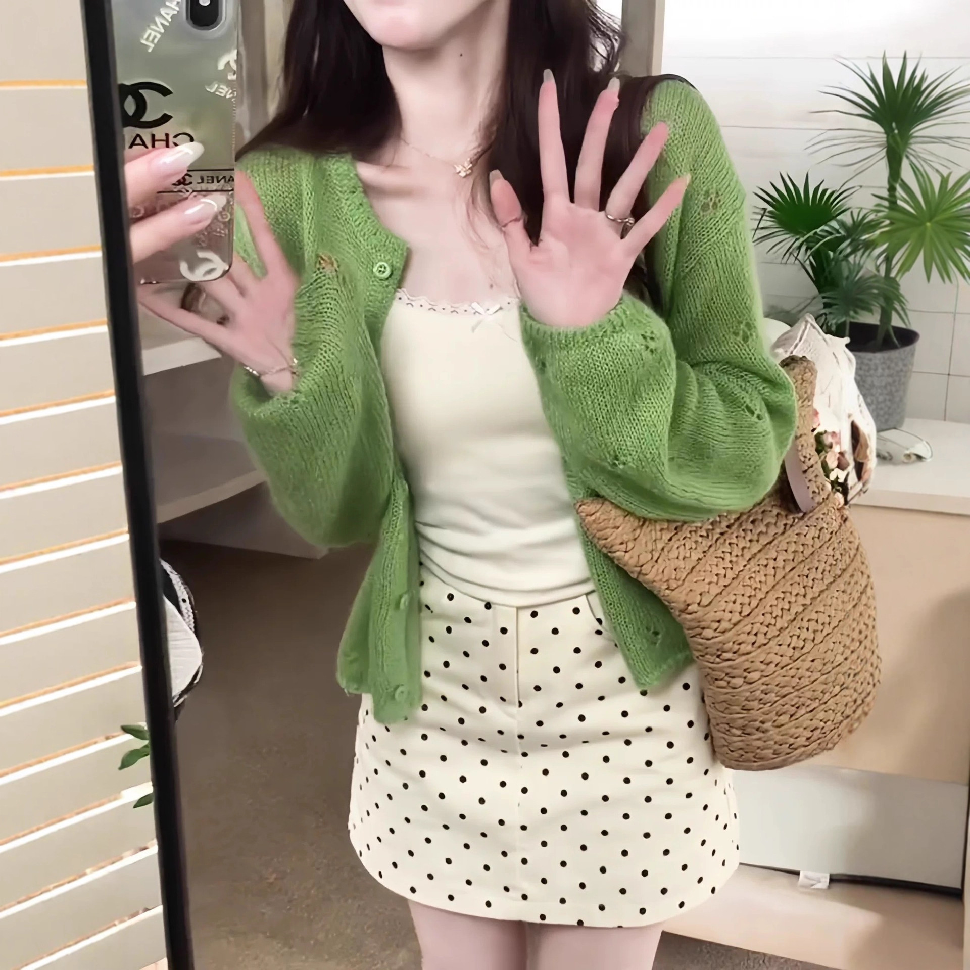 早秋穿搭韩系氛围感温柔风长袖针织开衫上衣镂空钩花外搭毛衣外套