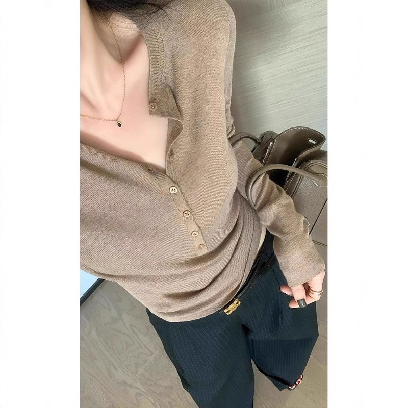 法式纽扣半开领冰丝针织长袖T恤女夏季薄款软糯修身显瘦打底上衣