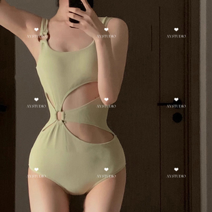 高级感小胸简约温泉度假泳装 aystudio新款 泳衣女连体镂空性感修身