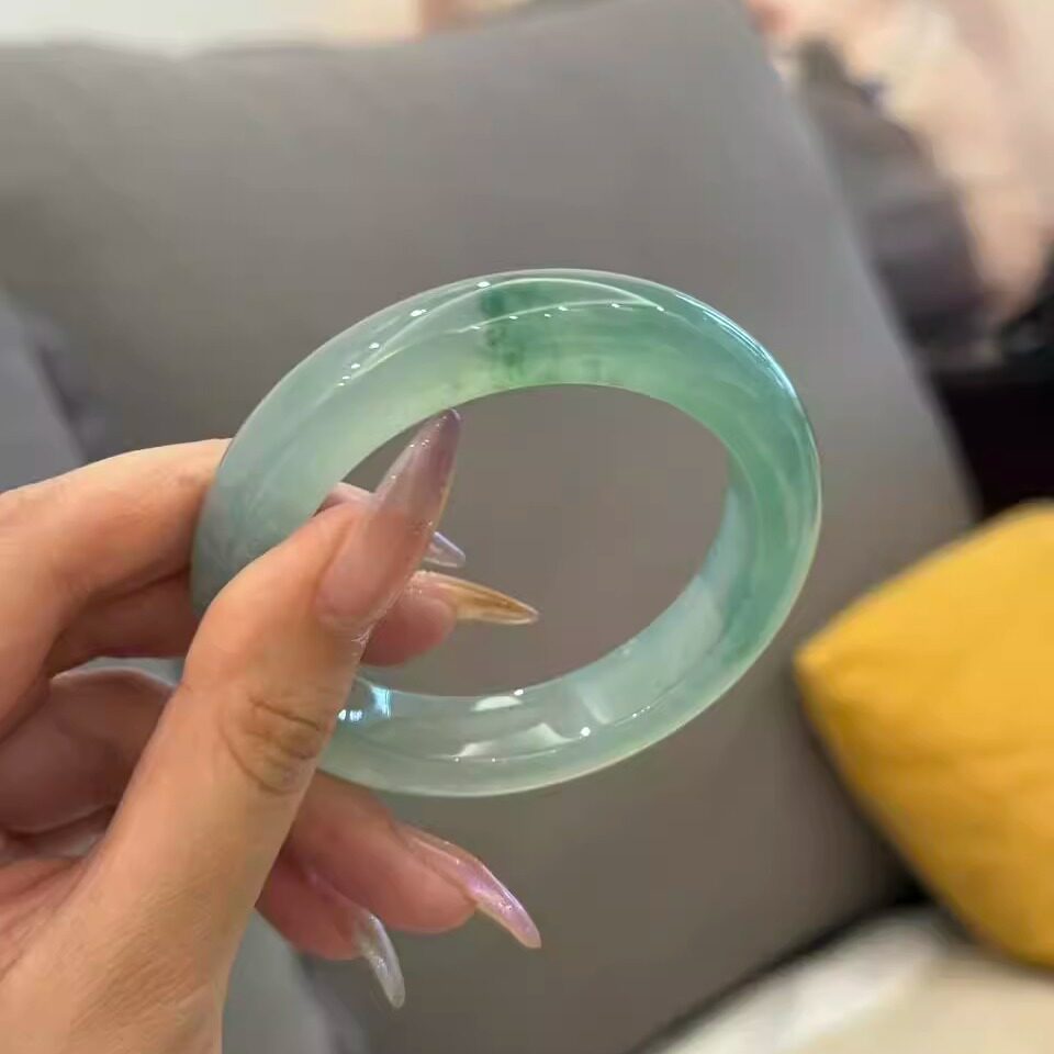 玉长情缅甸翡翠手镯冰种飘花纯色玉手镯浅绿女款平安镯步离镯处理