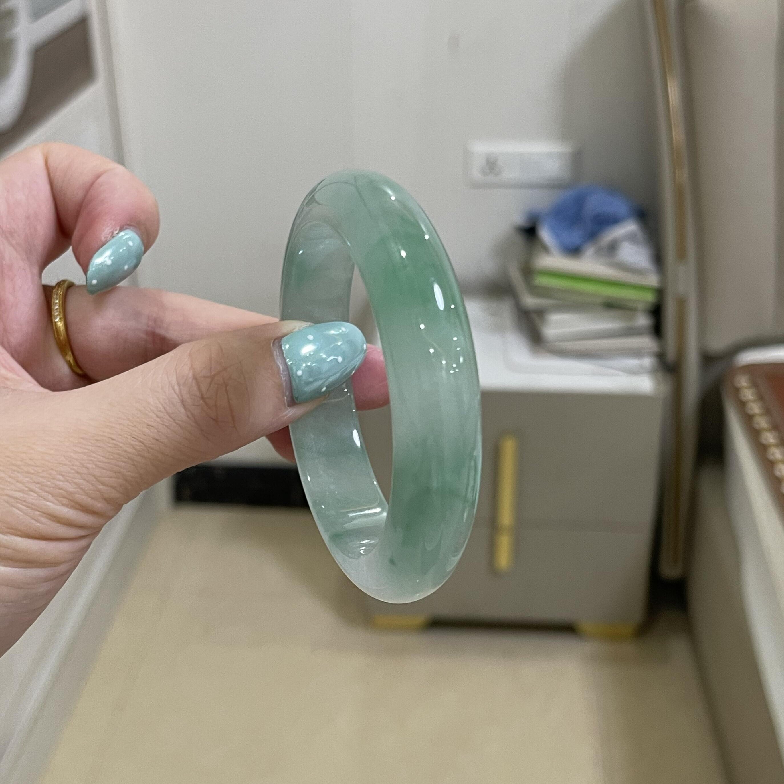 玉长情高端缅甸老坑翡翠正品女款浅绿飘花正品真玉手镯子饰品处理