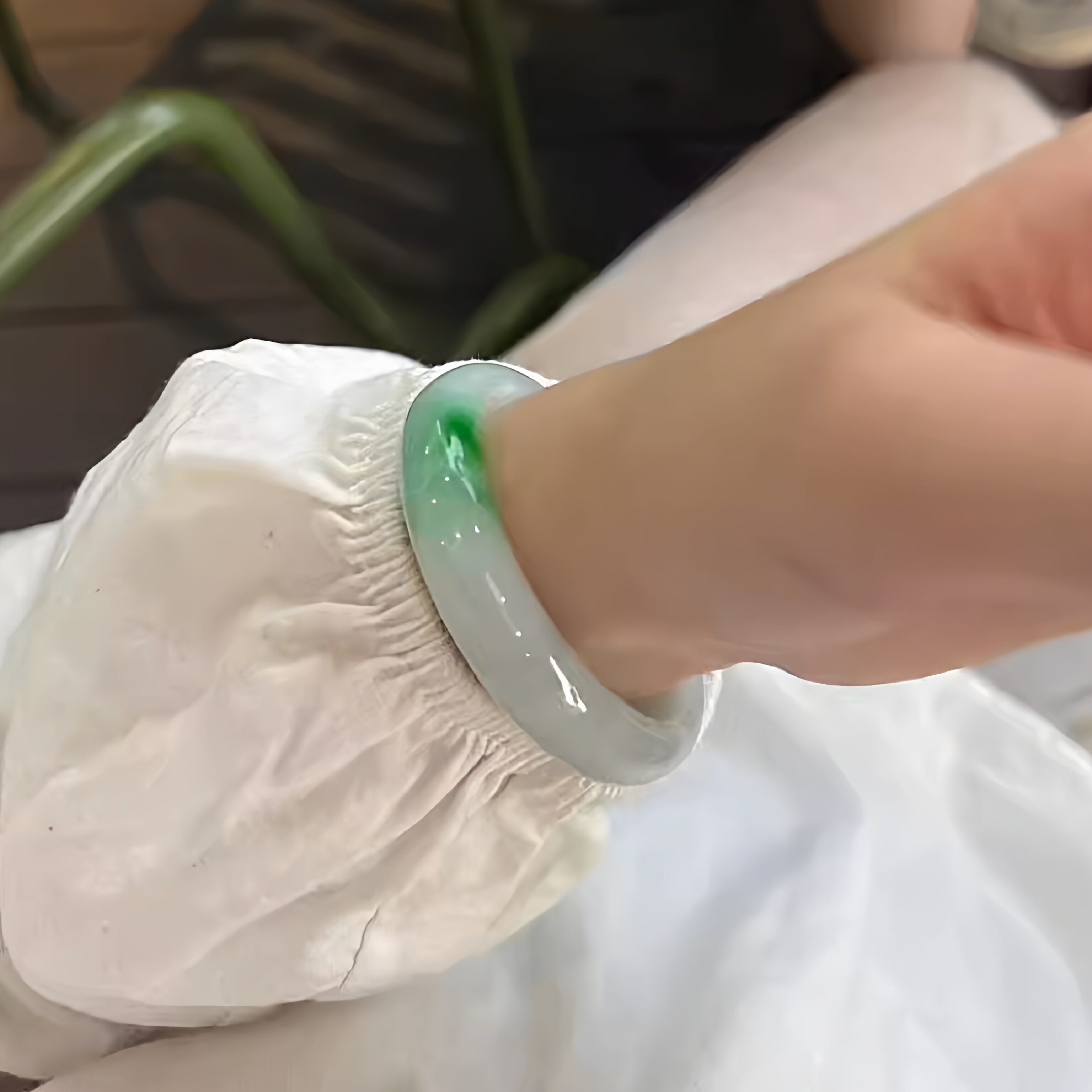 玉长情缅甸高端翡翠冰种飘花玉手镯子半山水阳绿正品女款翡翠处理