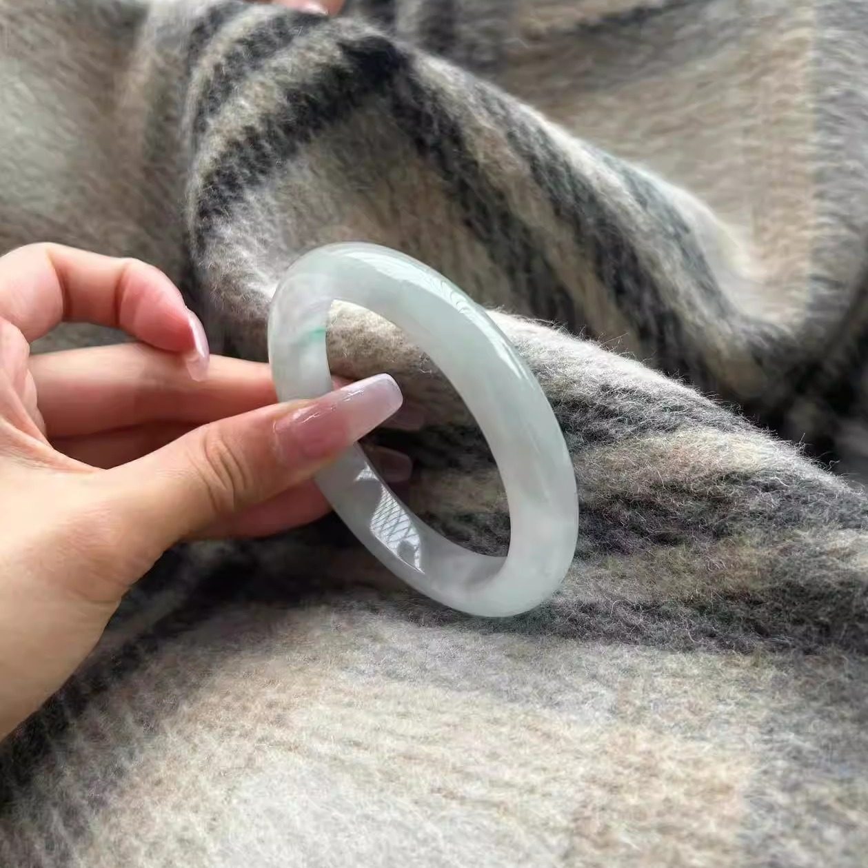 玉长情缅甸翡翠冰种飘花玉手镯子正品高端女款旗舰店贵妃玉石处理