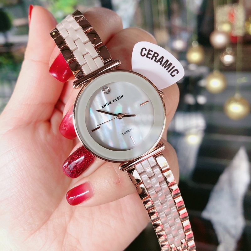 安妮克莱因简约风镶钻贝母小表盘