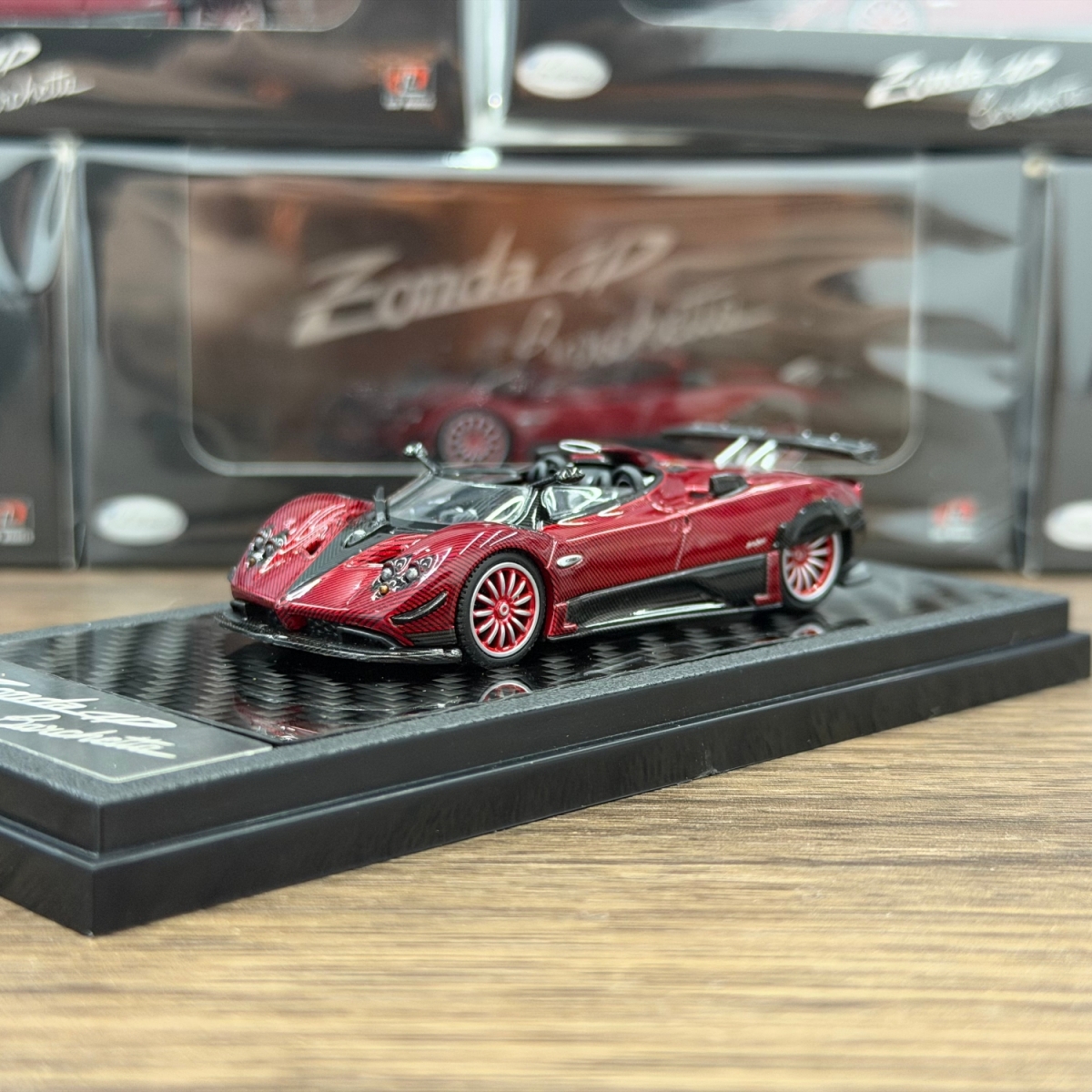 LCD 1:64 帕加尼 宗达 Zonda HP Barchetta 红碳 合金汽车模型