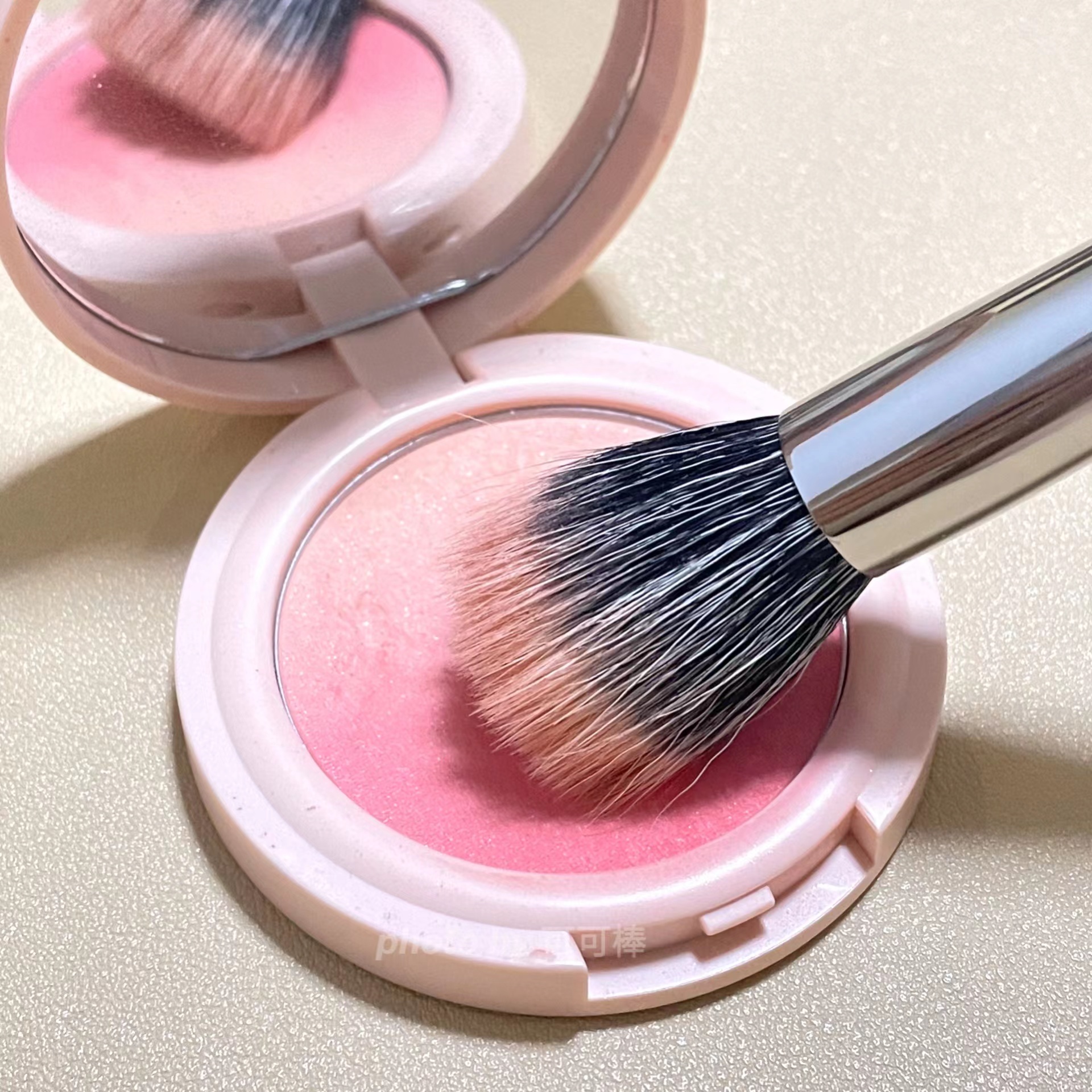 刷出粉嫩好气色羊毛刷点彩刷