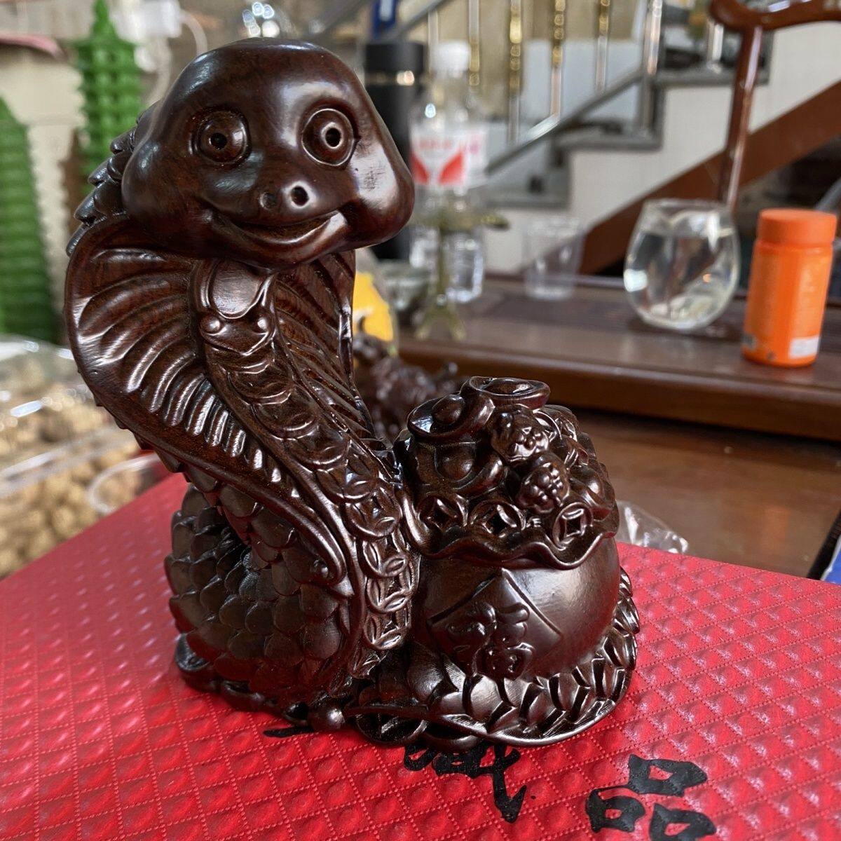 可爱招财花蛇摆件黑檀木实木雕刻十二生肖蛇工艺品招财眼镜蛇摆件
